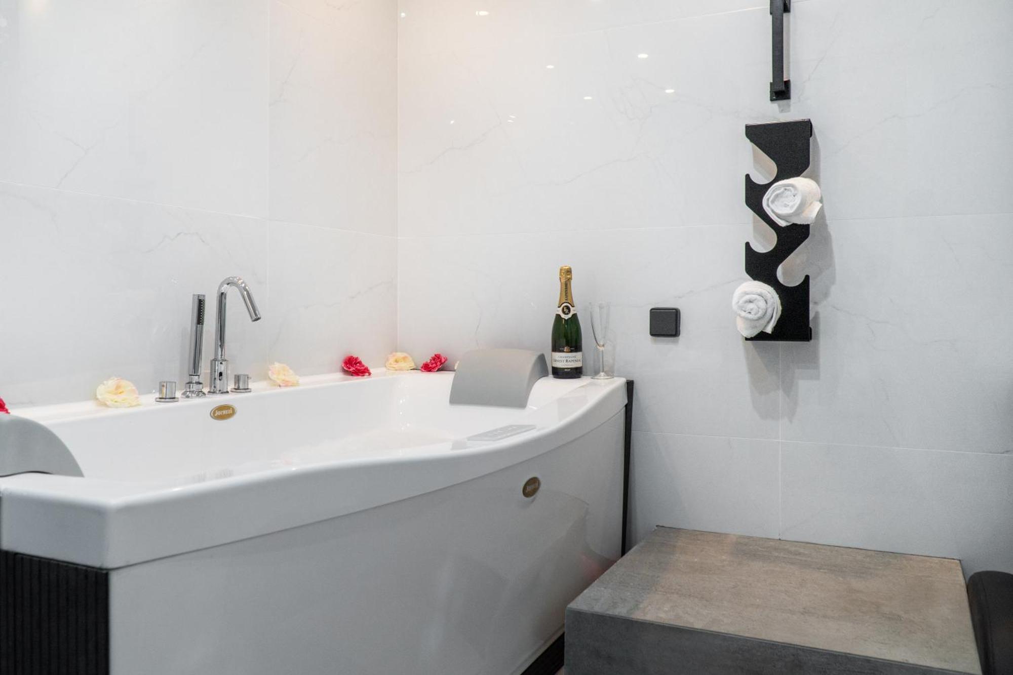 Paradise+ With Jacuzzi In The Heart Of Athens! المظهر الخارجي الصورة